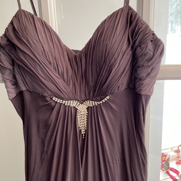 Beautiful Silk gown, size 8 - Picture 11 of 11
